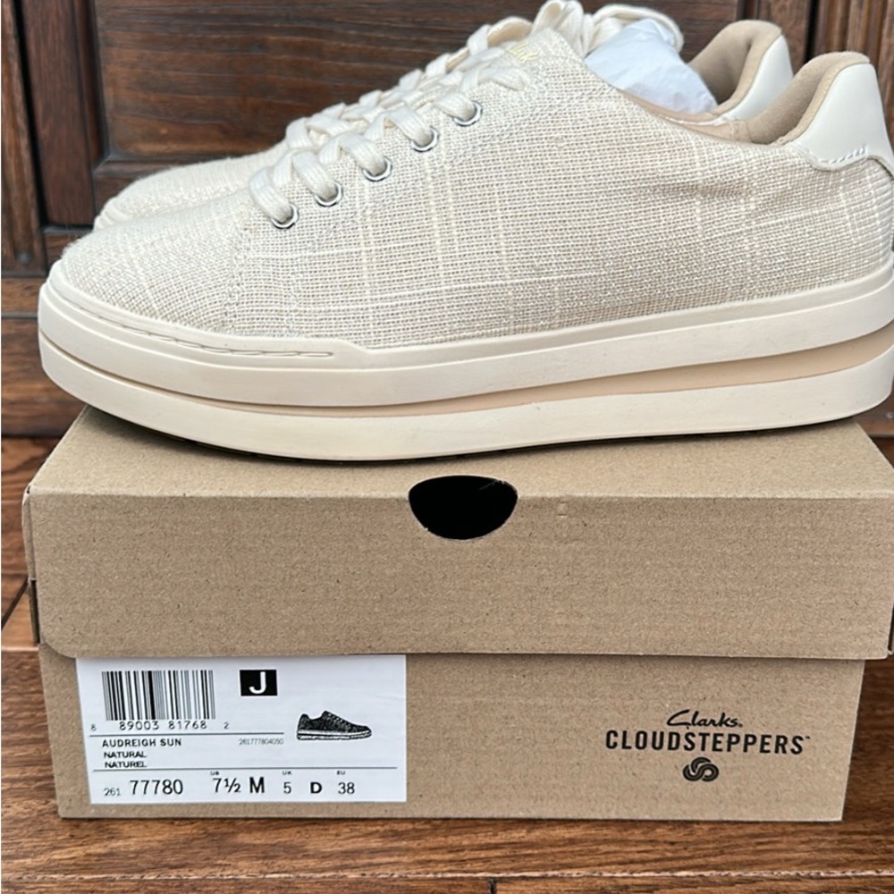 Clarks Cloudstepper Cream Sneakers